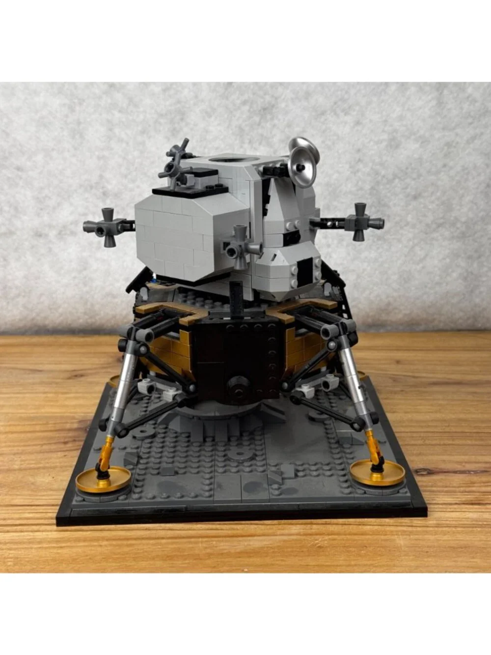 Lego NASA Apollo 11 Lunar Lander 10266 100% Complete No Box Instruction